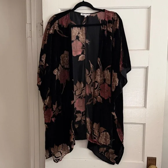 Black Floral Velvet & Sheer Kimono Cover-Up - Picture 5 of 7